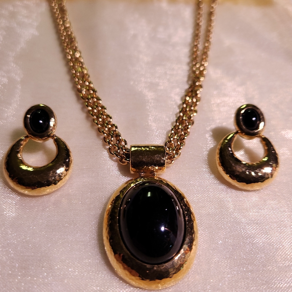 Monet Vintage ☆Luxe☆ 3-piece Black Cabochon/Gold Plated Necklace Set